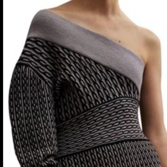 NWT BURBERRY gray black cable knit one shoulder asymmetrical sweater size XL